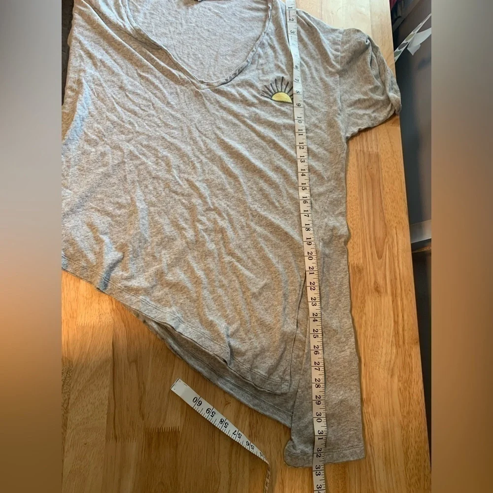 Free People Gray Short Sleeve Tee With Embroidered detail size XS - Picture 13 of 13